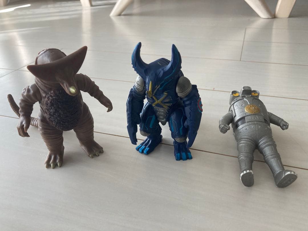 ウルトラマンフィギュア47体、怪獣27体、ロボ2体、ソフビワールド、射的セット