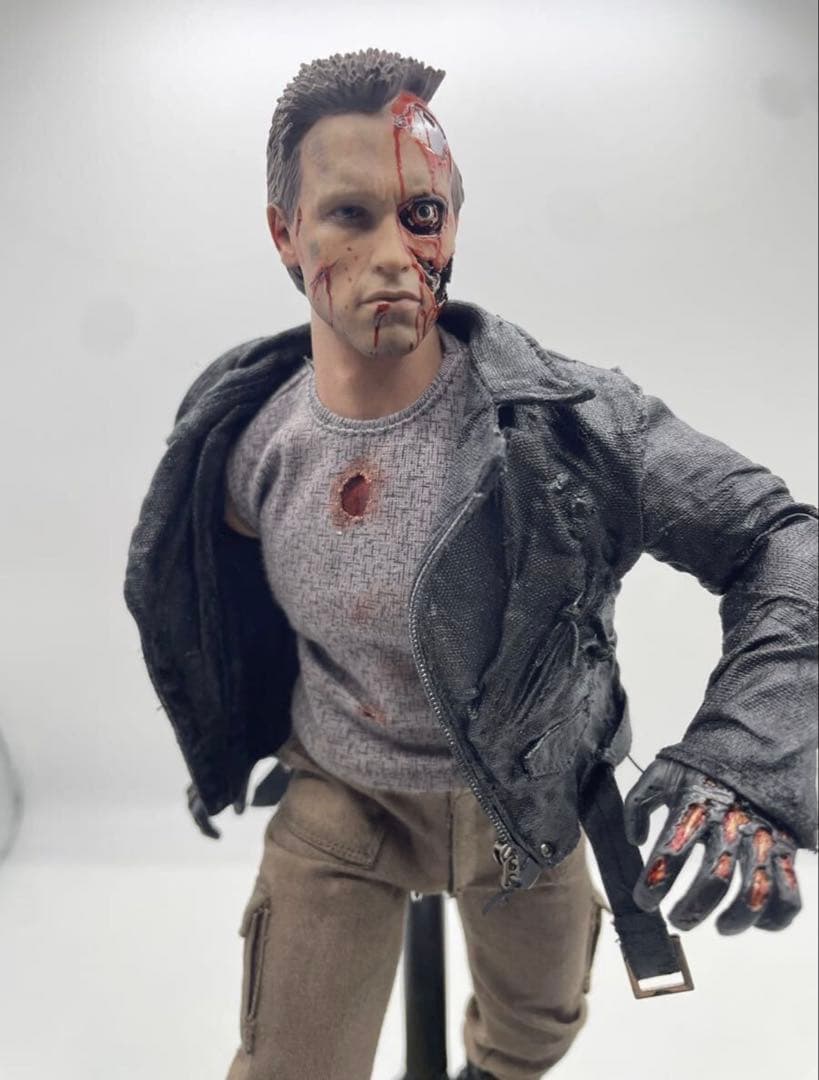 ホットトイズ ターミネーター T800 バトルダメージ版 フィギュア 1/6