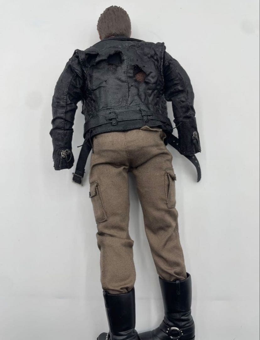 ホットトイズ ターミネーター T800 バトルダメージ版 フィギュア 1/6