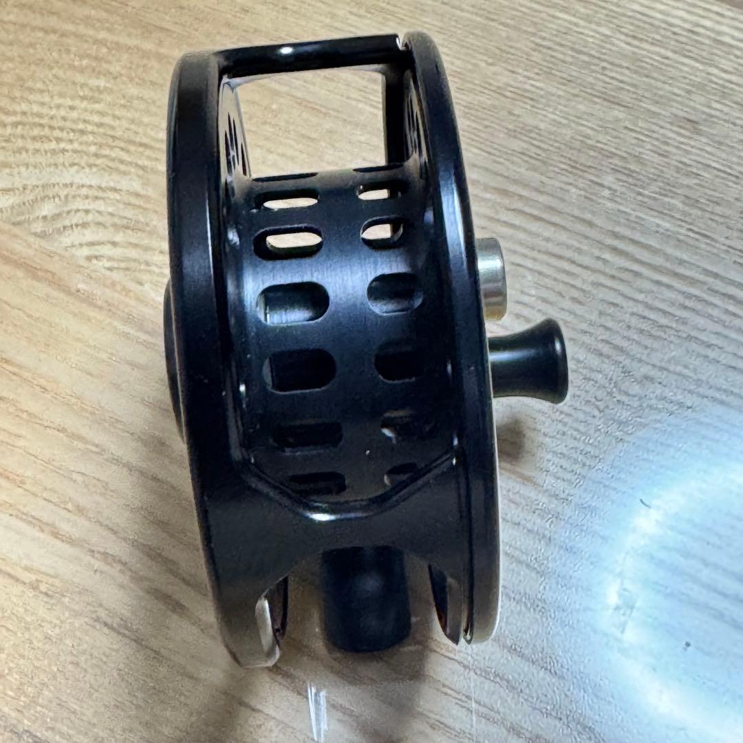 VARIVAS Surface System フライリール ブラック - メルカリ