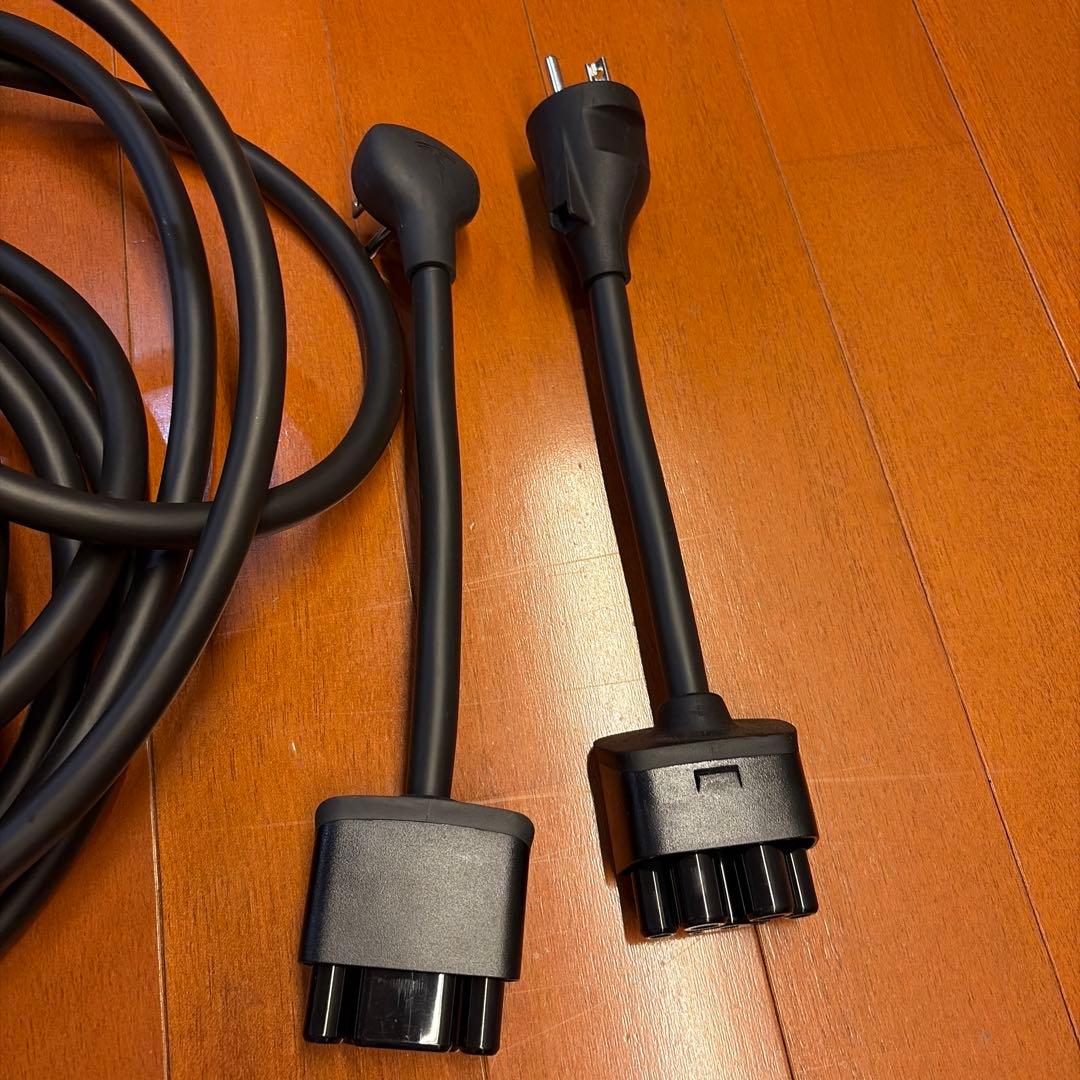 TESLA 充電ケーブル 収納ケース付き - メルカリ