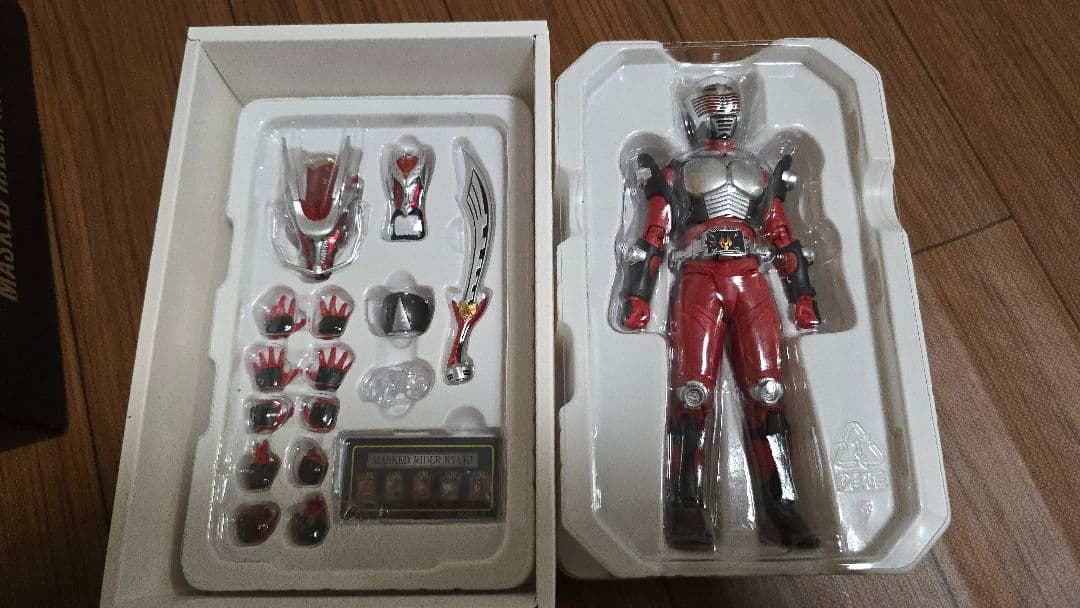 S.H.Figuarts（真骨彫製法） 仮面ライダー龍騎