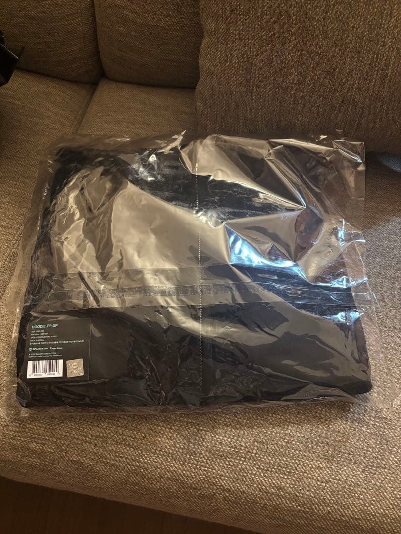 未開封フーディー ZIP-UP ブラック　GD FAM