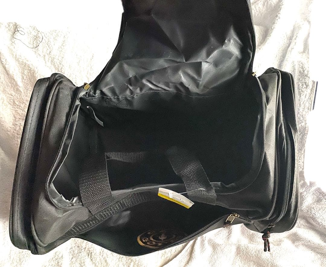 ゴールドジムGold's Gym☆ダッフルバッグLA本部限定☆中サイズ未使用