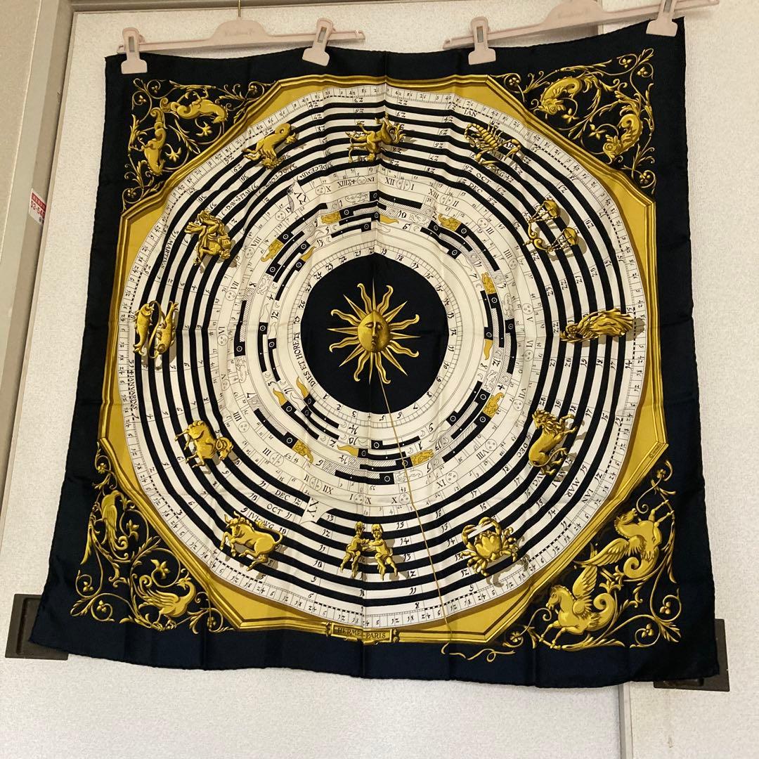 HERMES シルクスカーフ 太陽と星座　占星術　ホロスコープ　美品 楽天市場】エルメス カレ45 DIES ET HORE 占星術 太陽 額装 スカーフ