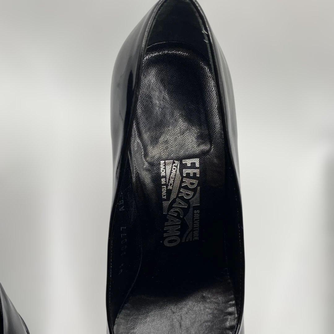 美品❤️フェラガモ　パンプス　23.5cm 6.5 ヒール　ヴァラ　リボン　黒　靴