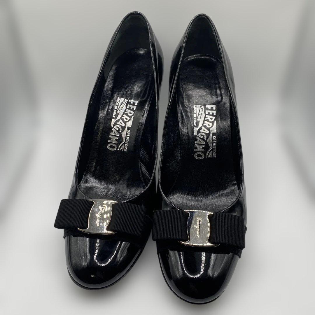 美品❤️フェラガモ　パンプス　23.5cm 6.5 ヒール　ヴァラ　リボン　黒　靴