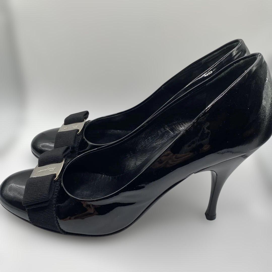 美品❤️フェラガモ　パンプス　23.5cm 6.5 ヒール　ヴァラ　リボン　黒　靴