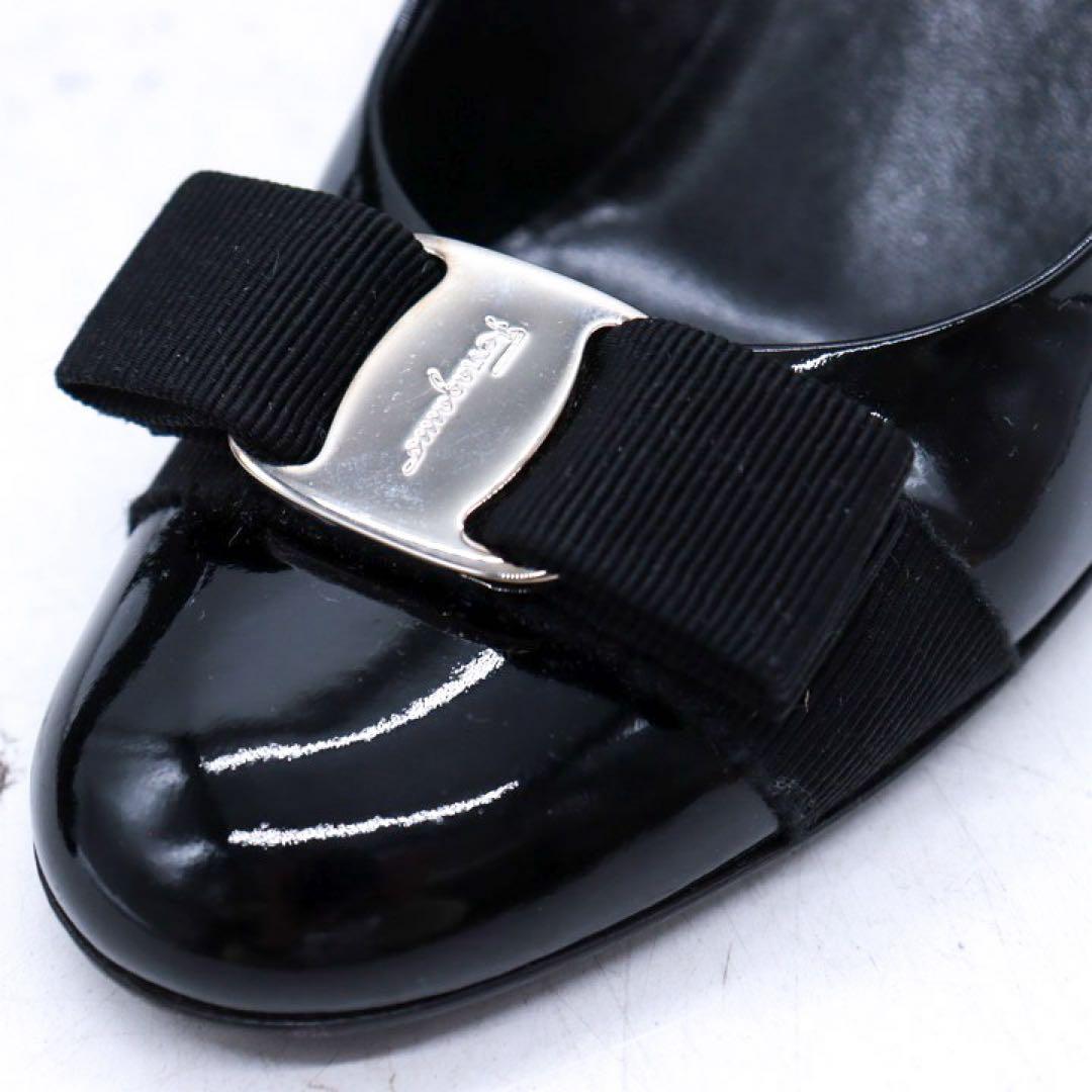 美品❤️フェラガモ　パンプス　23.5cm 6.5 ヒール　ヴァラ　リボン　黒　靴