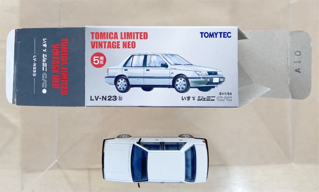 トミカリミテッドビンテージネオLV-23bいすゞジェミニC/C（白色