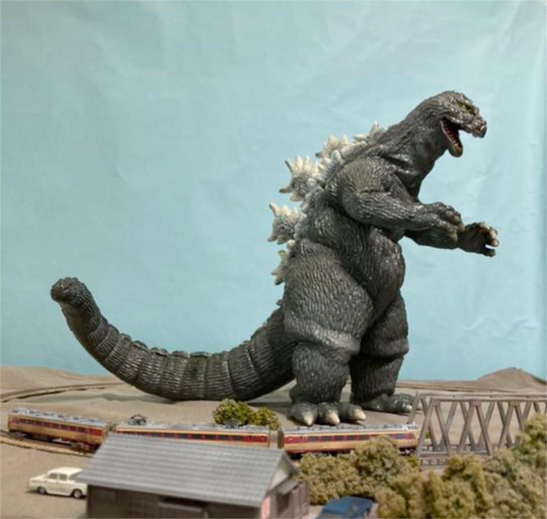 ゴジラ & 世界最小自走式鉄道模型 カスタム品　レア