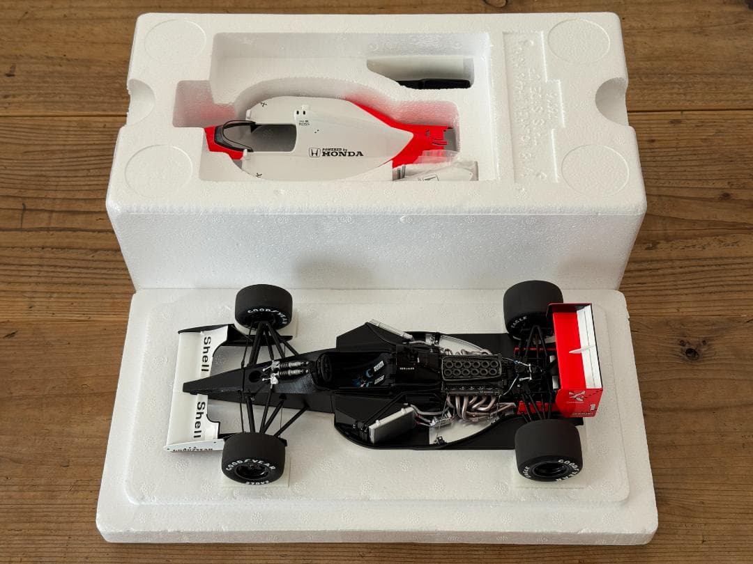 オートアート AUTOart MP4/6 1:18 日本GP マルボロデカール付
