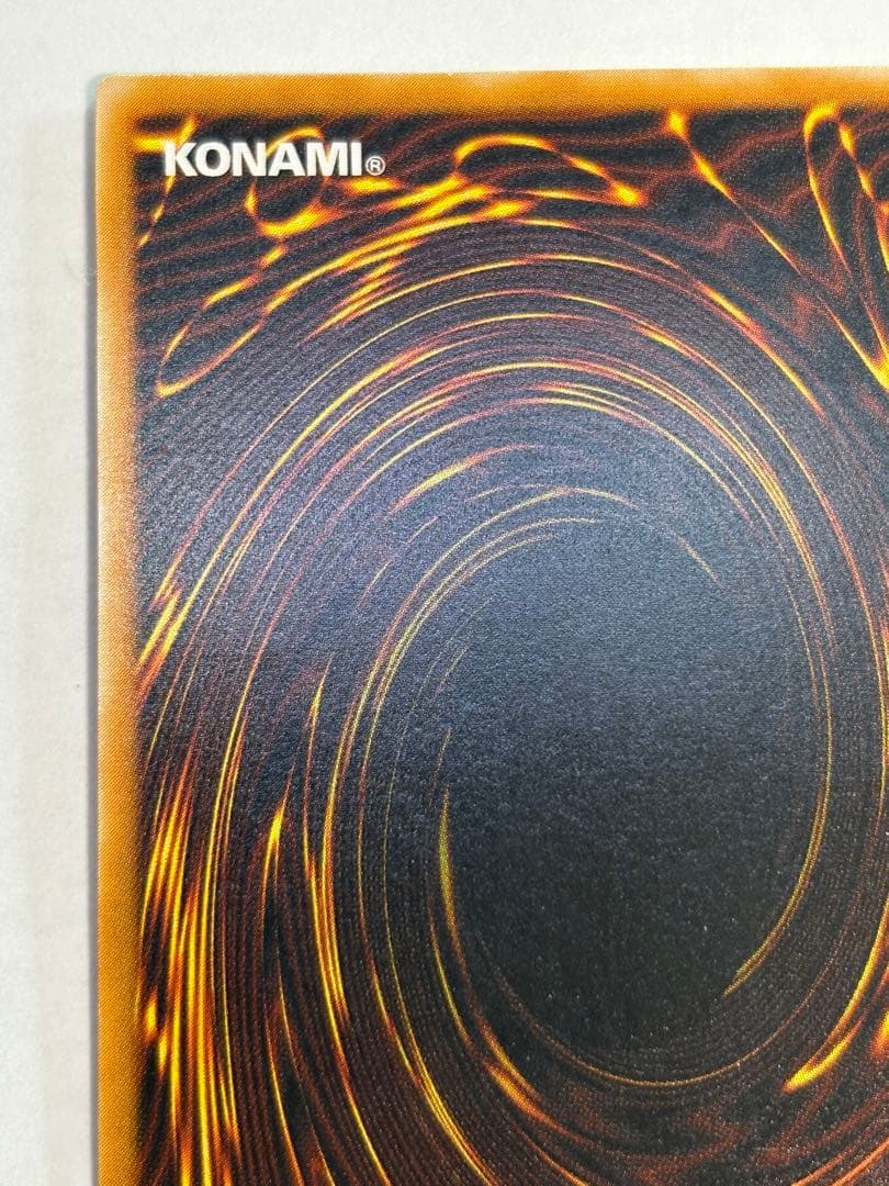 新品みたいです。ブラック・マジシャン レリーフ アルティメットレア 遊