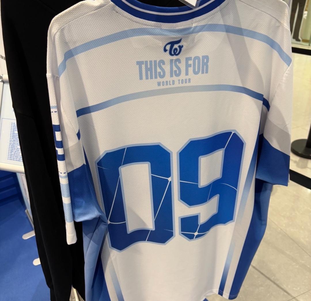 アイドル TWICE THIS IS FOR WORLD TOUR UNIFORM