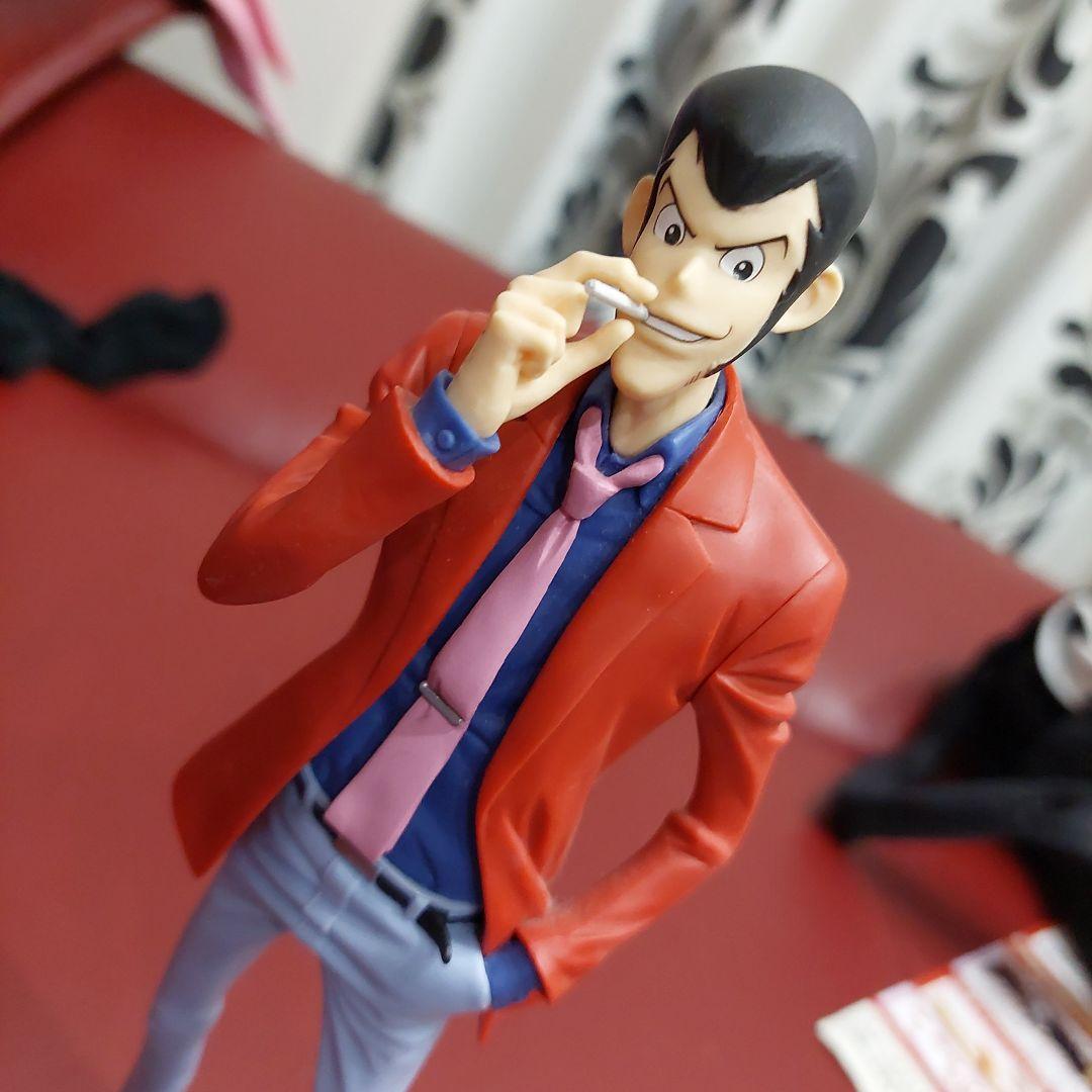 値下げ。ルパン三世 フィギュア 赤ジャケット - メルカリ