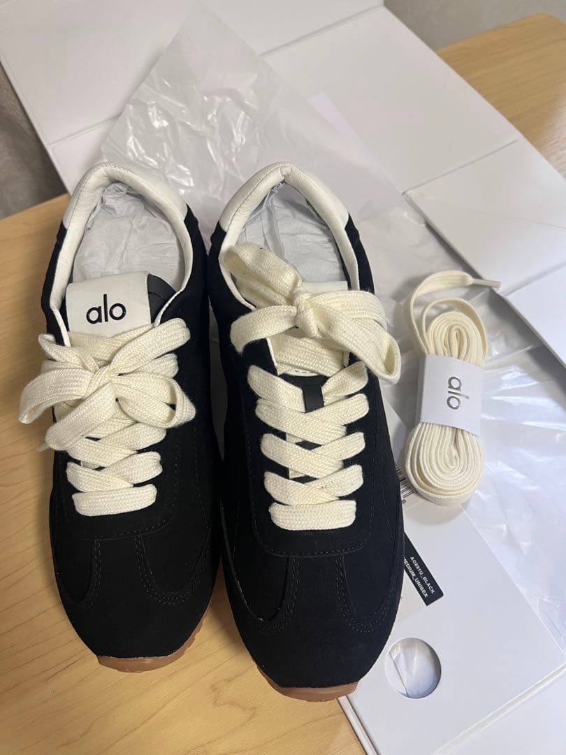ALO yoga Black8.0 アーロ スニーカーズ24.5cm srt