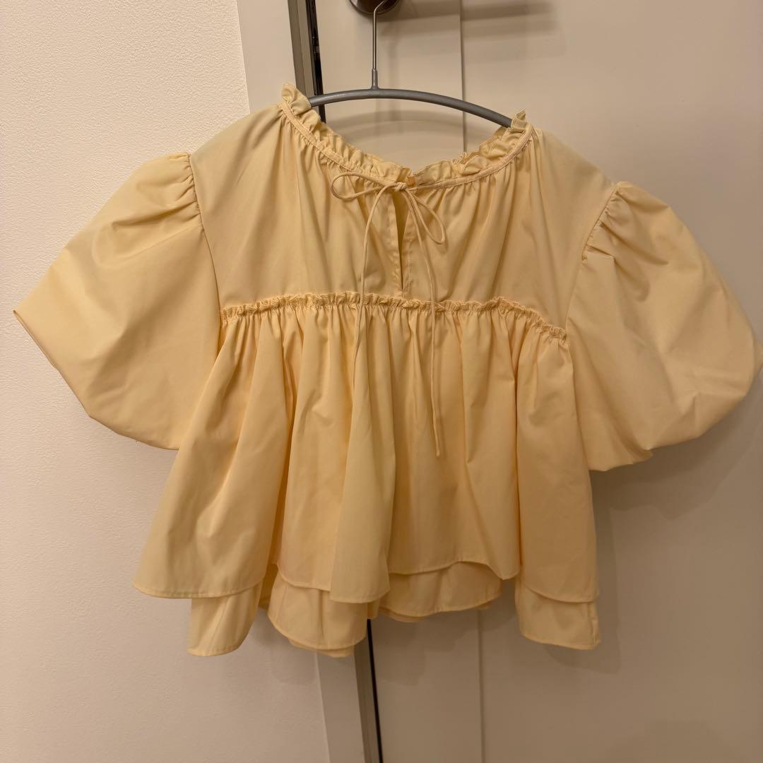 新品未使用 THETOE ポルトパフブラウス イエローSの通販はau PAY