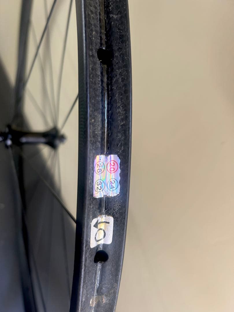 鬼軽な0.50g！【カーボンホイール前輪】スポーク外れ品