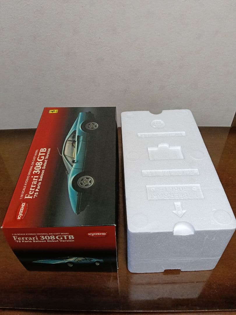 京商1/18 フェラーリ308GTB 1975 パリ・サロン・デビューバージョン