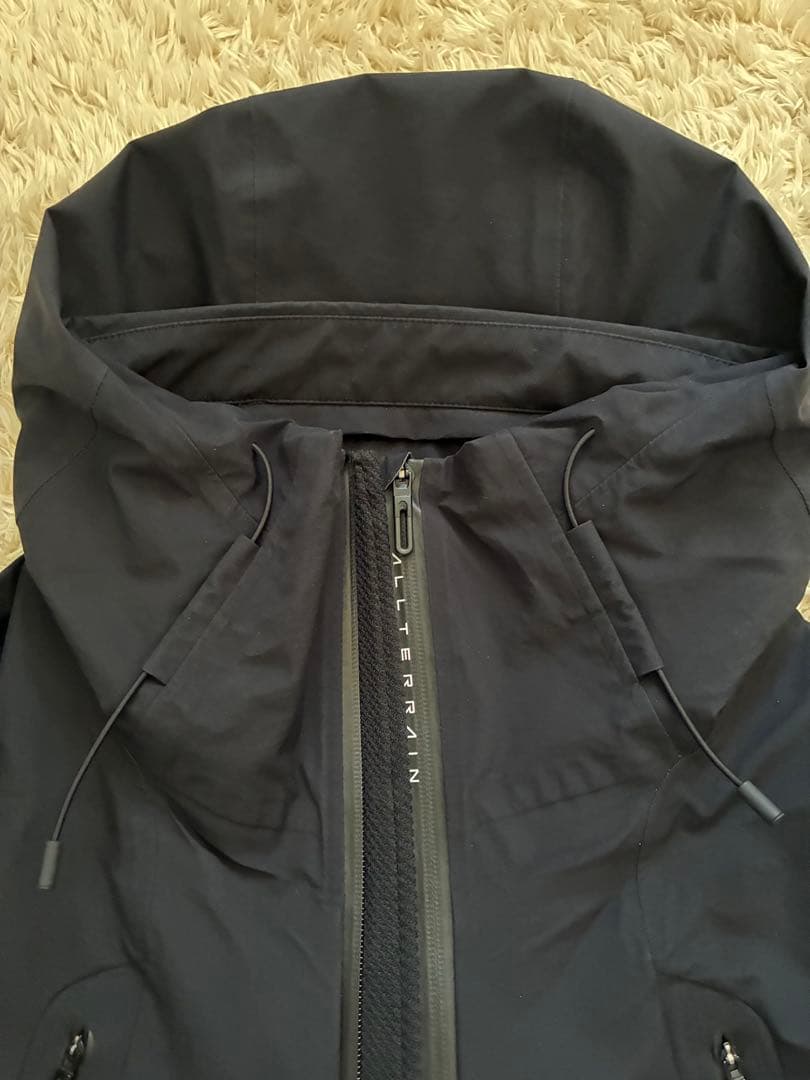 DESCENTE ALLTERRAIN ハードシェルジャケット“クレアス”