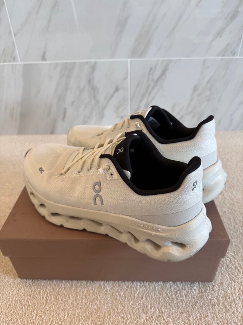 On Cloudtilt 26.5cm オン クラウドティルト スニーカー