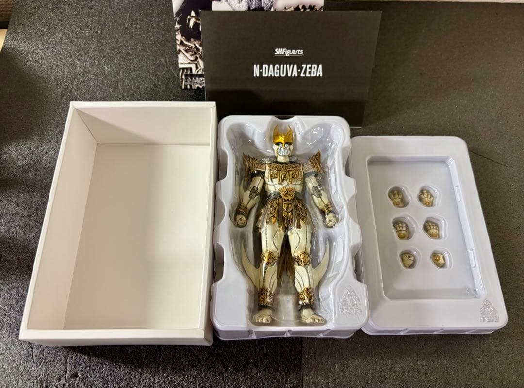 美品　仮面ライダークウガ アルティメットフォーム　ダグバ　真骨彫製法　フィギュア