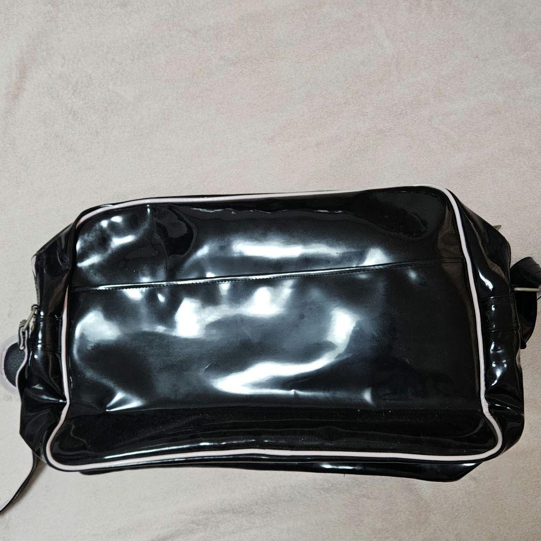 チャーミーキティ エナメルバッグ