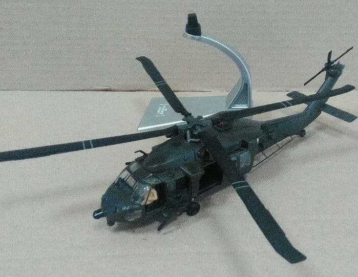 CORGI コーギ 1/72 MH-60 アメリカ軍 ヘリコプター 62号 - メルカリ