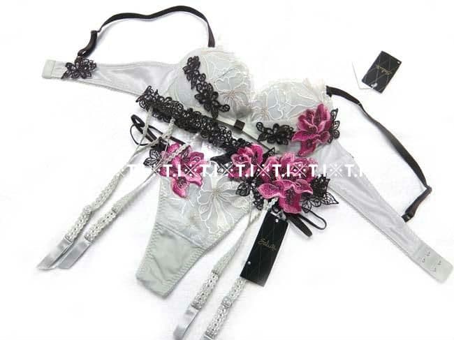 サルート/プラダを着た悪魔 C70＆ソング＆ガーターM OV 96 - メルカリ