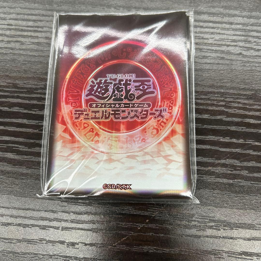 遊戯王の日 スリーブ 赤 - メルカリ