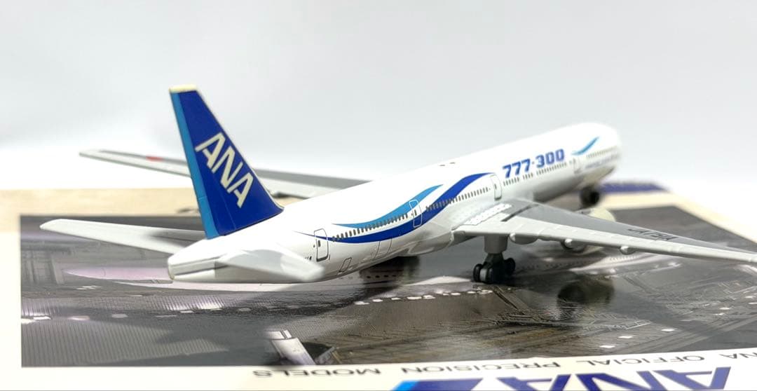 全日空商事 1/200 B777-300 ANA特別塗装 NH50003 - メルカリ