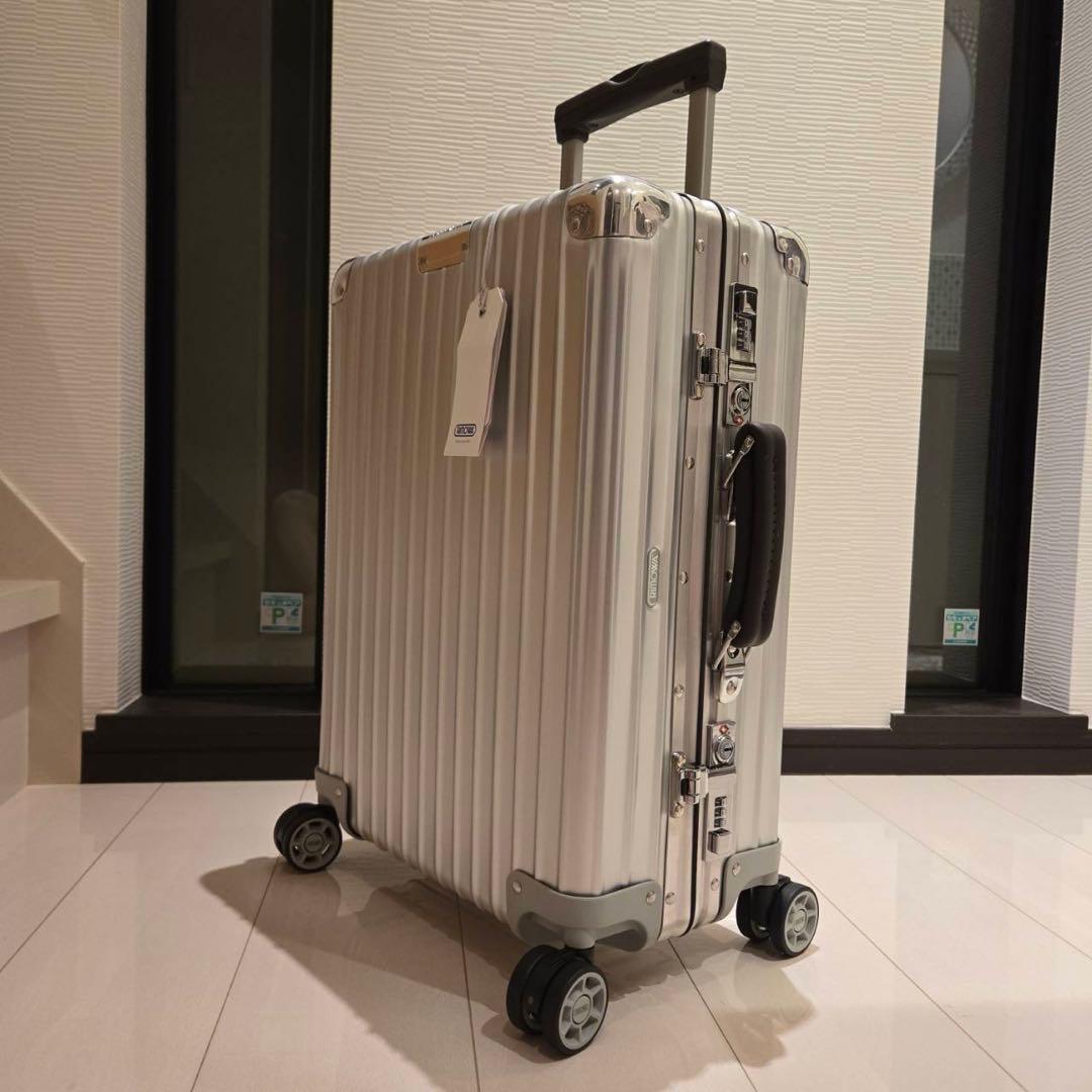 TAMPA様専用 新品 廃盤 旧型 リモワ クラシックフライト 33L 4輪