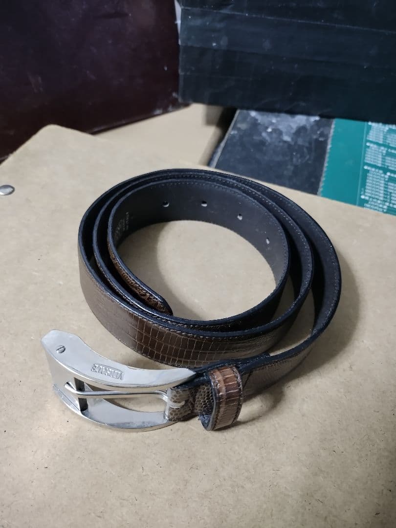 良好品 VERSACE ベルサーチ メデューサ本革レザーベルト 高級感あり