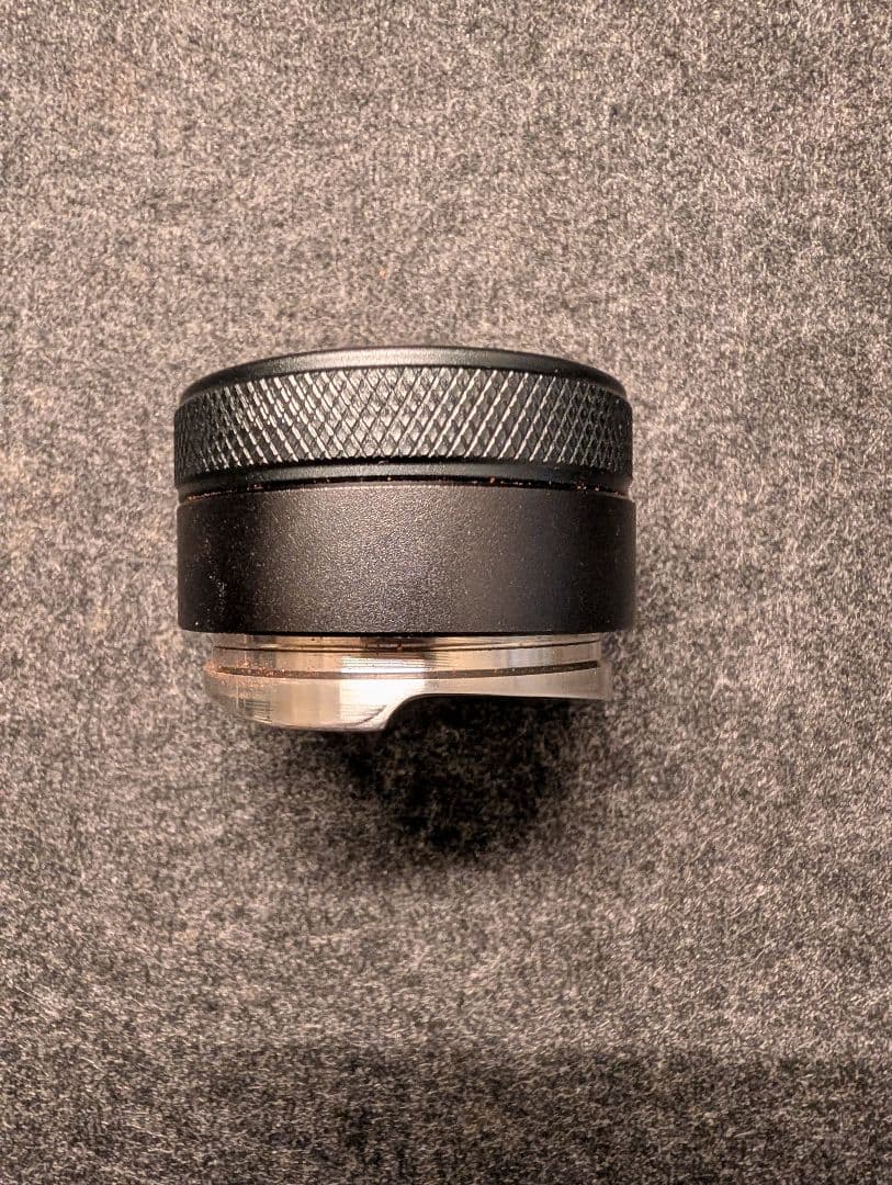 DeLonghi デロンギ デディカ タンパー、ディストリビューター付き