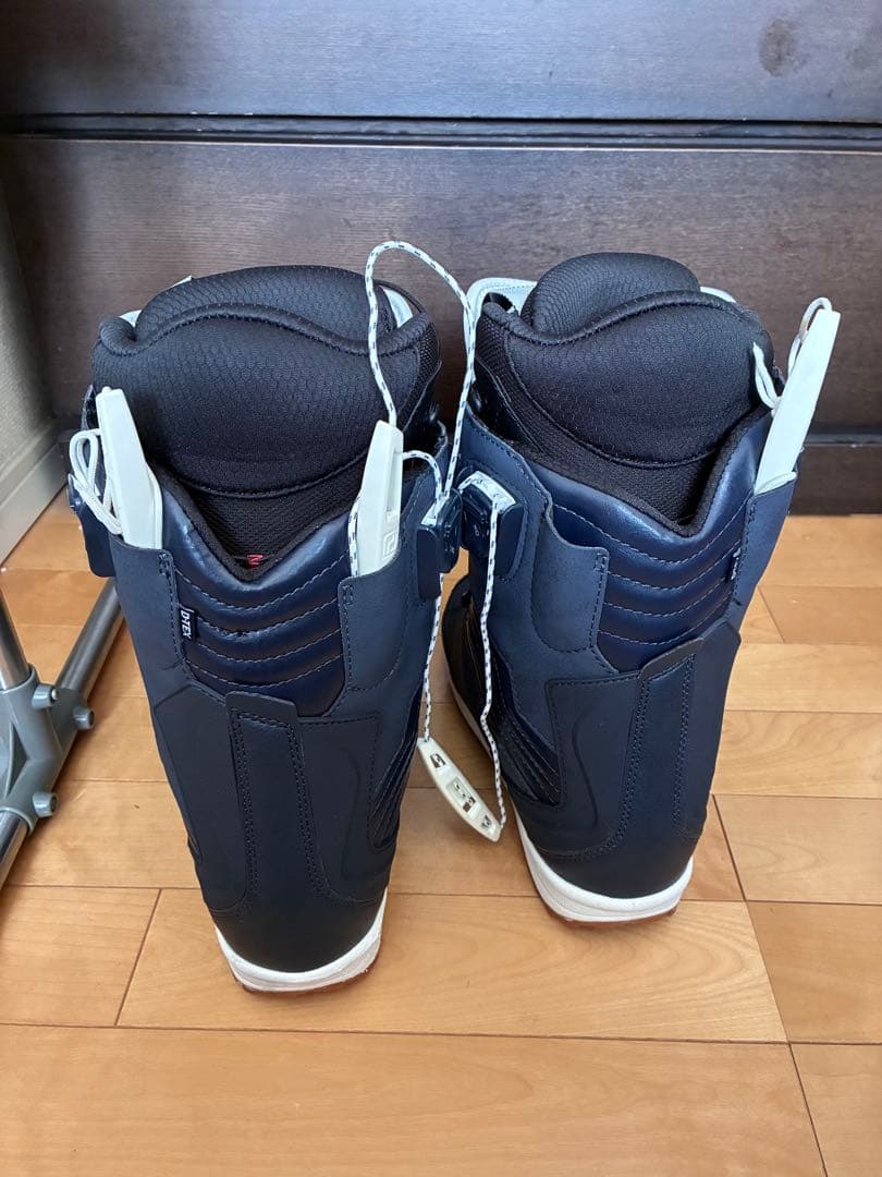 新品23-24モデルディーラックス 女性用スノーボードブーツ 23.5cm