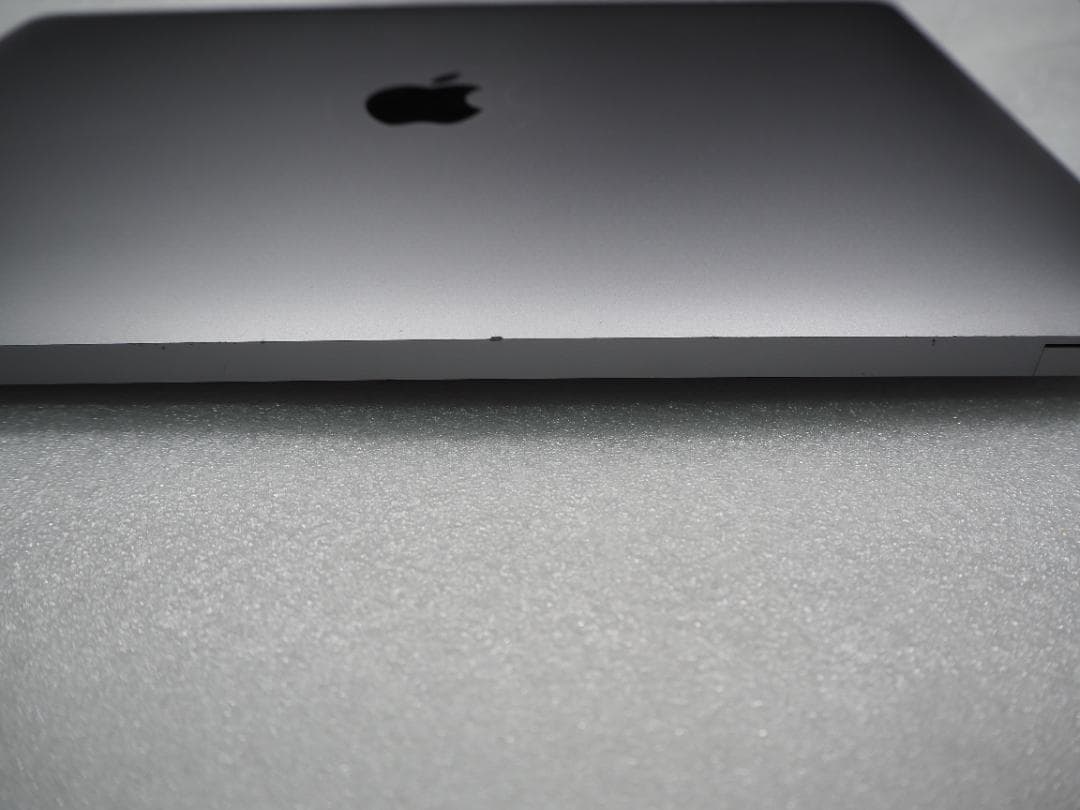 岡八郎　MacBook Air 2018