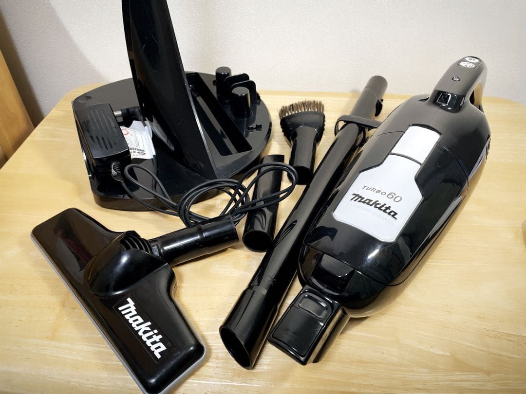 makita 充電式クリーナー ターボ60 CL113FD ブラック 紙パック付 makita 充電式クリーナー ターボ60 CL113FD ブラック 紙パック付