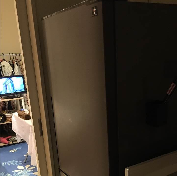 引っ越し前に買ってまだ一年も経たないほぼ新品状態のモダンな冷蔵庫です 楽天市場】冷蔵庫 415L MAXZEN マクスゼン 観音開き 大容量 霜取り不要