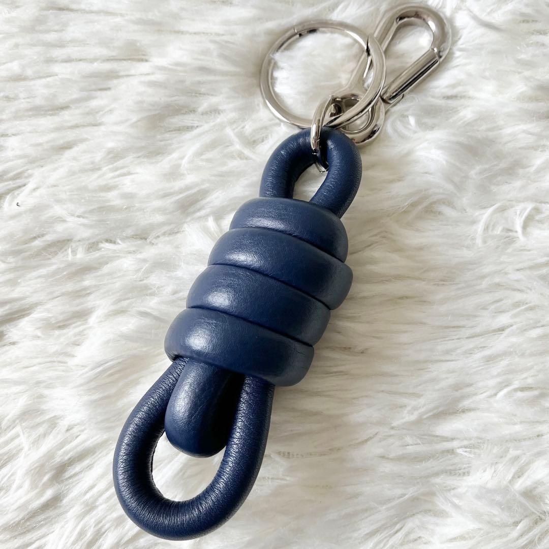 ロエベ キーホルダー ノット レザー 紺色 チャーム ロゴ型押し 保存袋