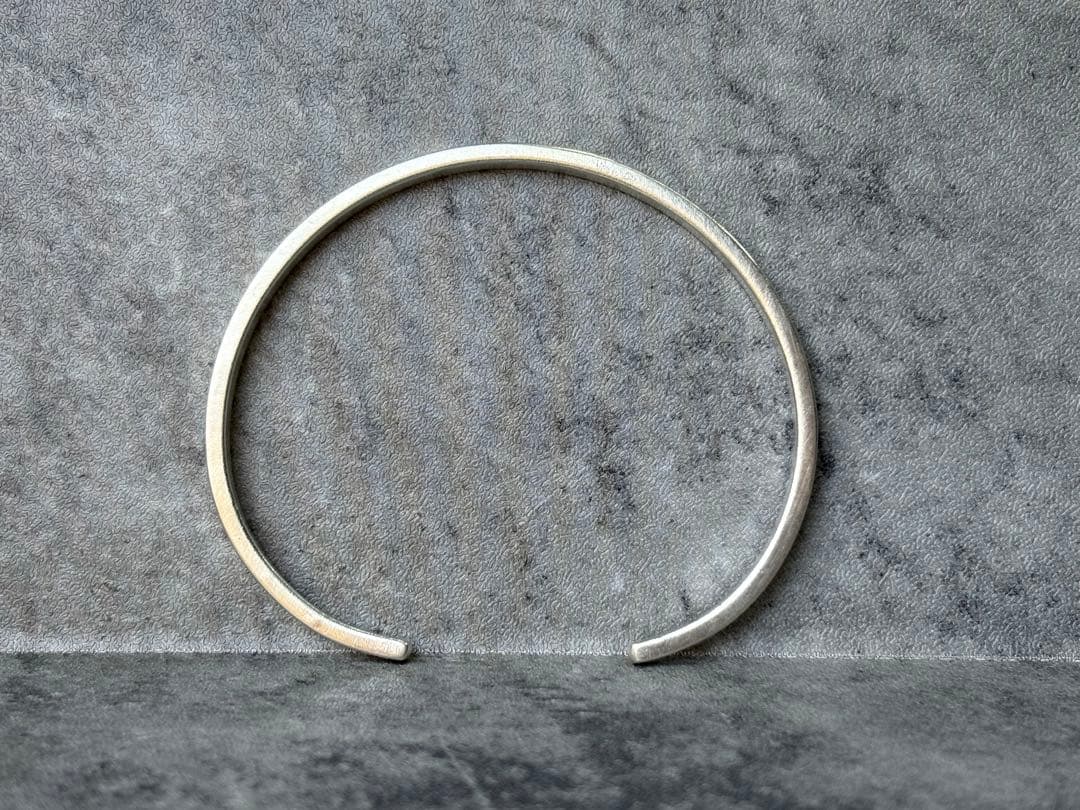 カレンシルバー バングル ユニセックス シンプル - メルカリ