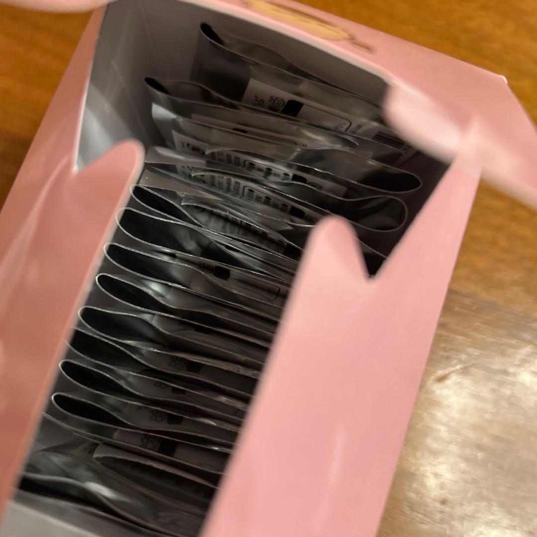 トレーディング缶バッジ　ちいかわのなかまたち アクリルスタンド　うれしいおいしい