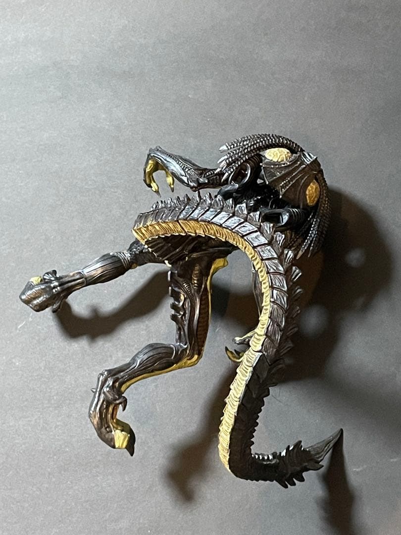 マクファーレントイズ　12インチ　グリッドエイリアン　フリュー　プレデリアン