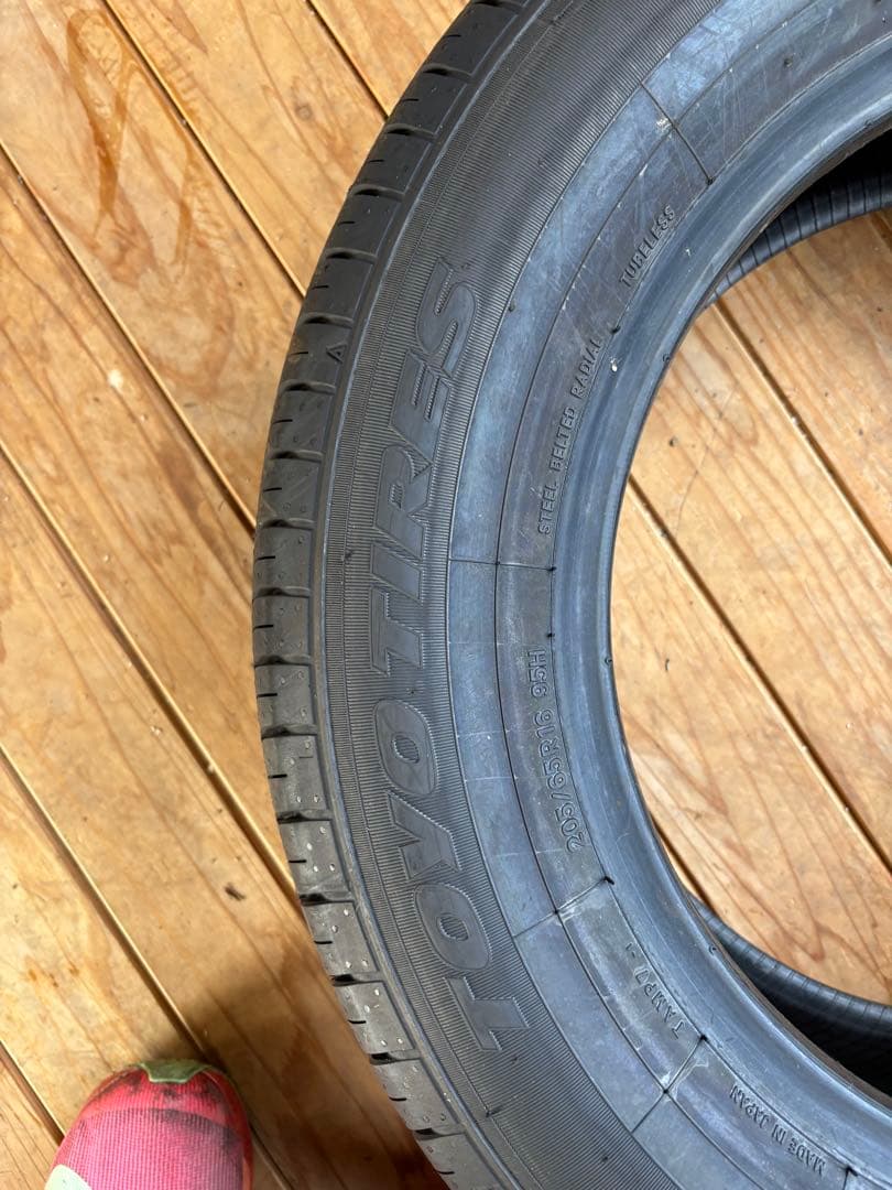 トーヨー　夏用タイヤ　205/65/R16