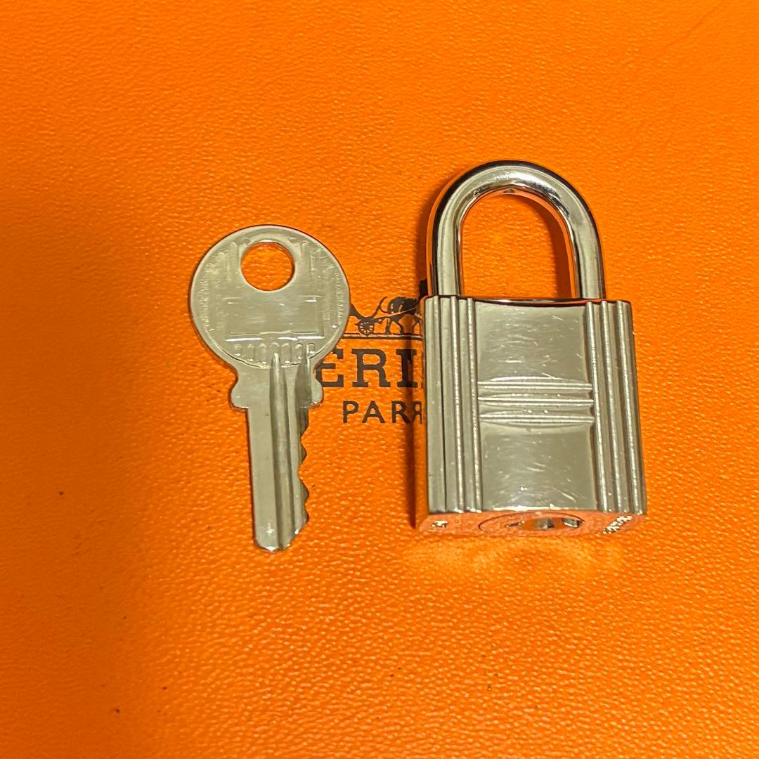 エルメス シルバー カデナ 南京錠 パドロック 鍵 キー NO107 - メルカリ