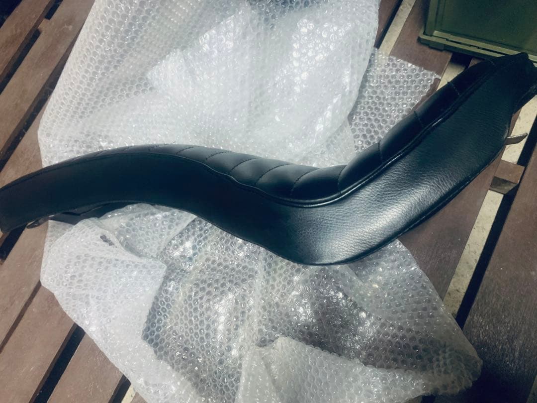 美品】V-TWIN マグナ250用コブラシート・タックロール - メルカリ