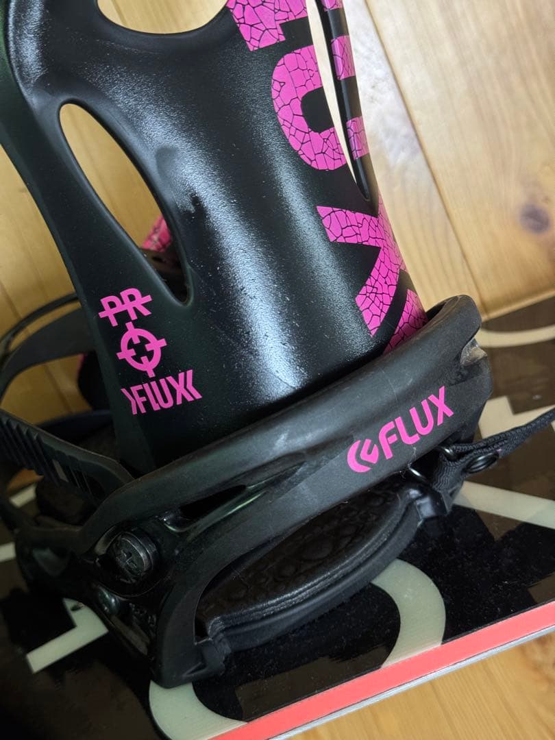 未使用 スノーボード 板 ビンディングセット FLUX ピンク ブラック