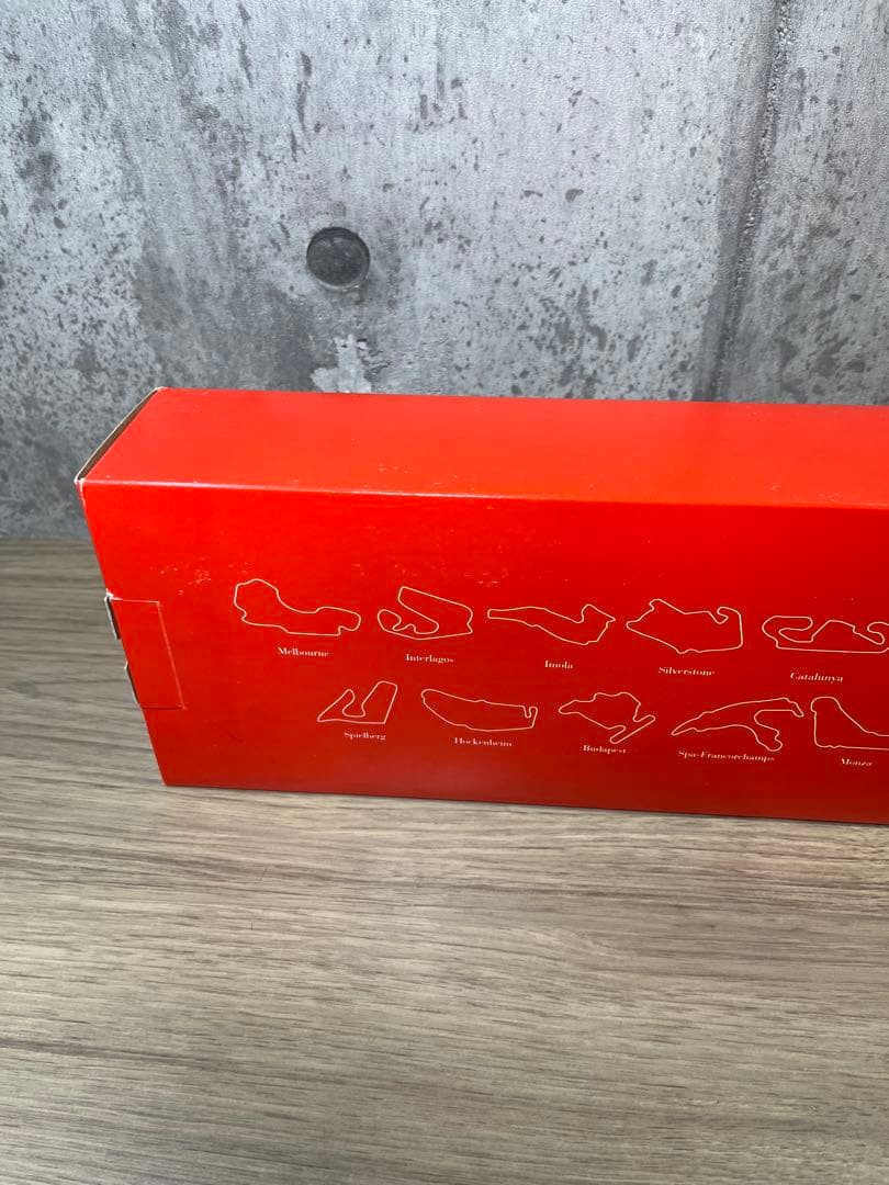 スポーツカー　フェラーリ　トランスポーター　スクーデリア　レーシングトラック