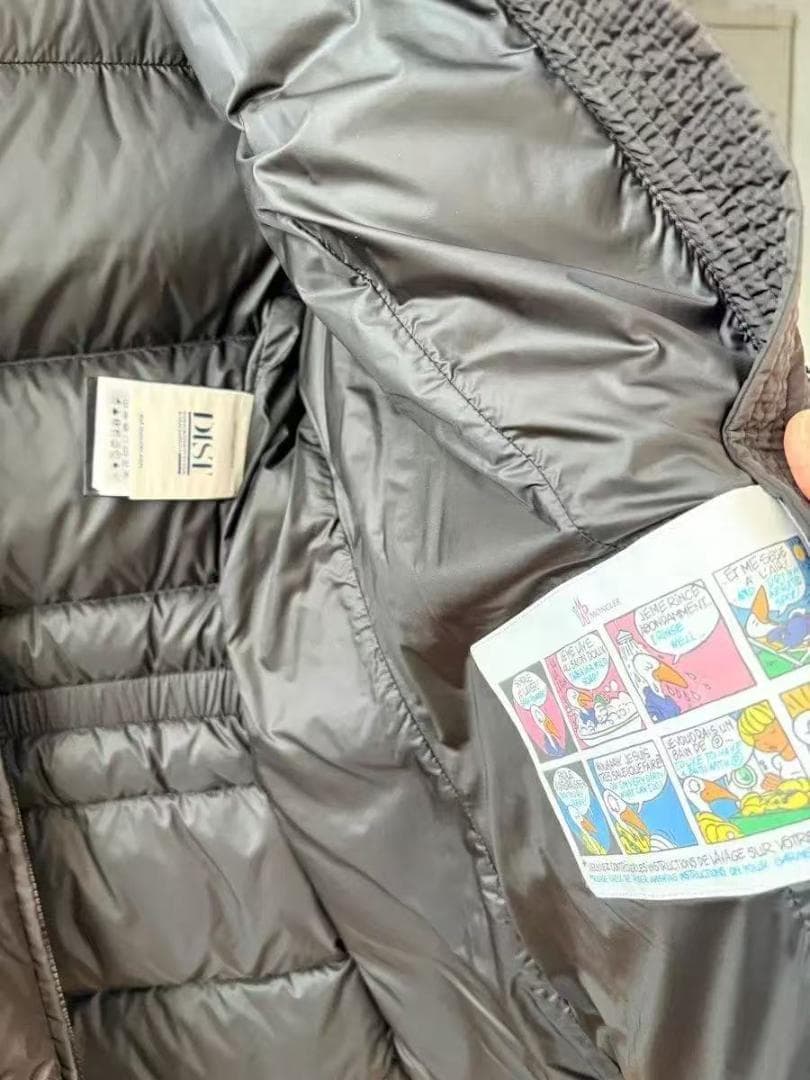 ☆MONCLER ☆《人気》 フード付き ブラックダウンジャケット(^^)✨