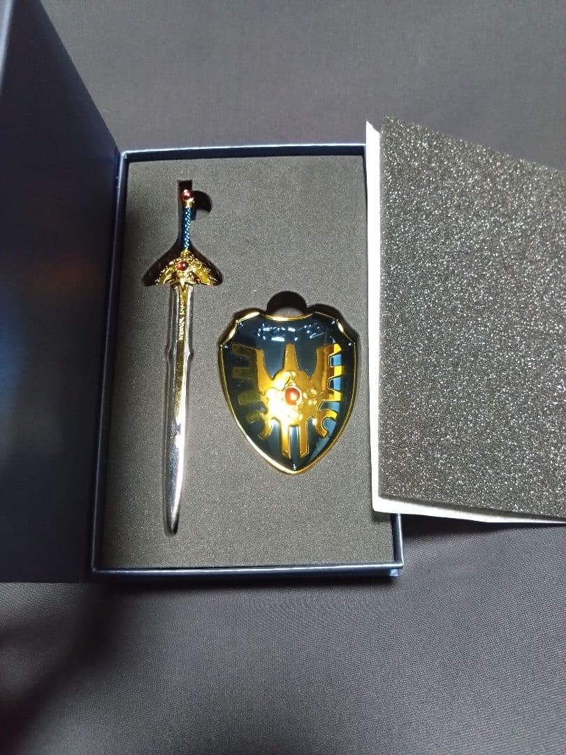 ドラゴンクエスト メタリックアイテムズギャラリースペシャル ロトの剣＆盾