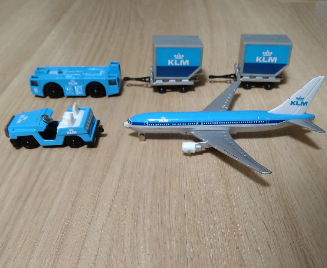 KLMオランダ航空 レトロミニカーセット - メルカリ